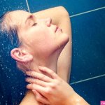 Het plezier van masturbatie onder de douche