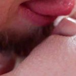 Perfect roze poesje. Close-up clit likken