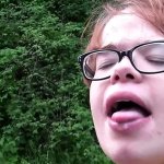 Video porno Studentessa Con Gli Occhiali gratis