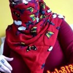 gata muçulmana em hijab vermelho peitos grandes mulheres rabes na gravaço da câmera 22 de outubro