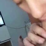 Sei eine gute Schlampenfrau und lutsche deine Mnner er schaut sich Pornos an dann blasen sie dich so.