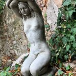 Kneeling Nude Lady Statue