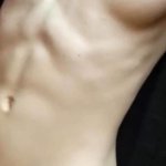 Modelo de exerccios abdominais de menina nua sexy magrinha