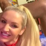 Novia rubia sexy con ojos azules y trasero de burbuja ama BBC!