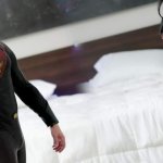 Superman neukt Wonderwoman borstvoeding geeft haar melk creampies op stoel