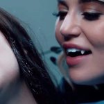 Lesbianas vampiros dedendose morena caliente