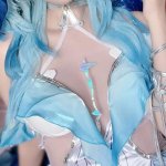 Model Yuii Imyuiichann in cosplay The Shorekeeper from Wuthering Waves