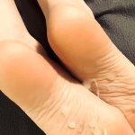 Who here wants to cum on my pretty feet? Ÿ Porn Pic