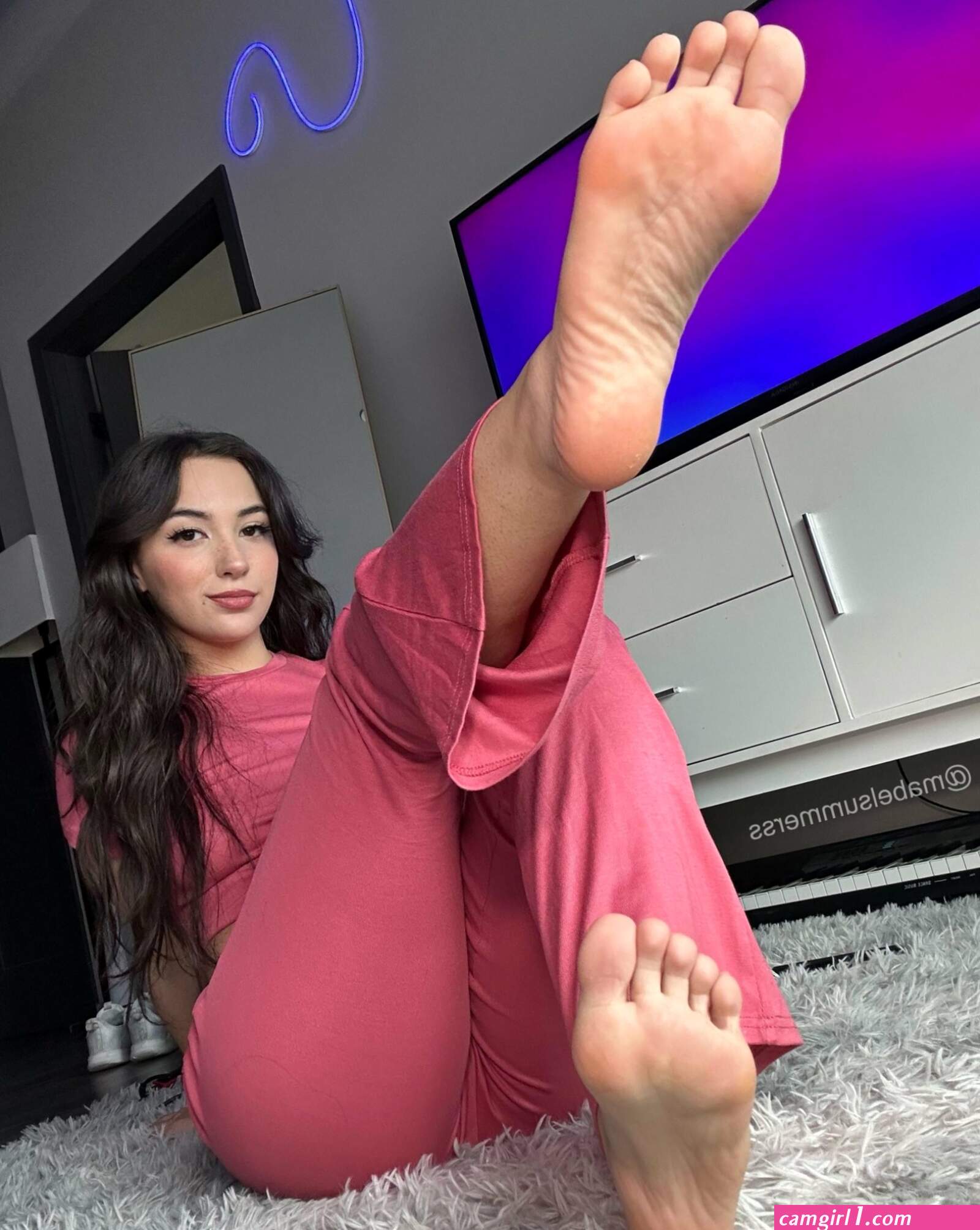 Latina feet cumshot (photos)
