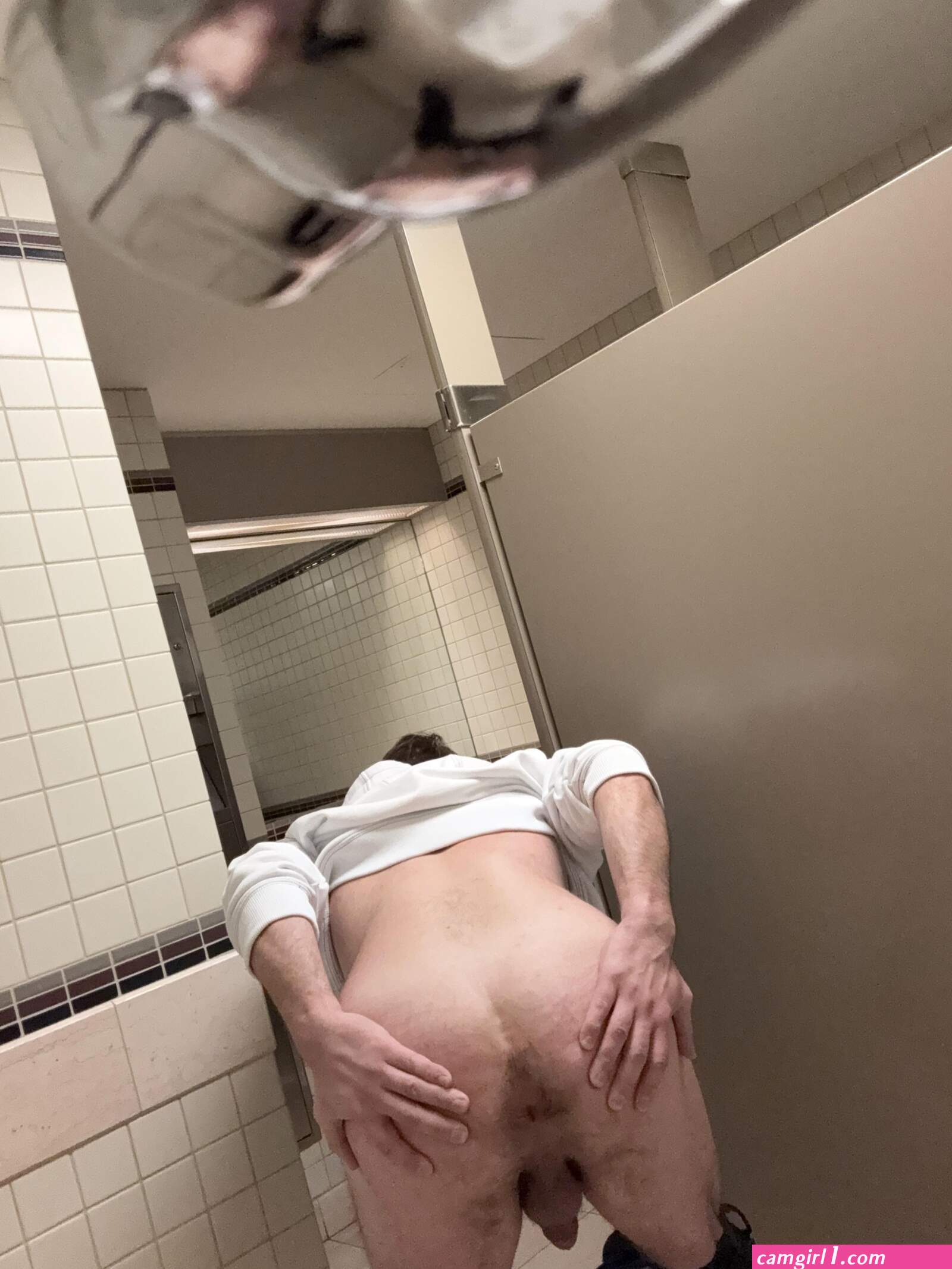 Naked in restroom (photos)