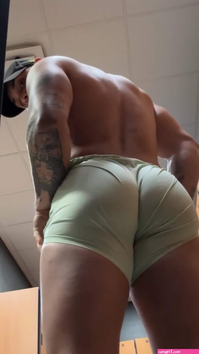 Fucked in gym shower (photos)