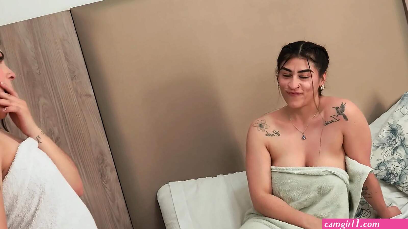 Hotwife lesbian (photos)